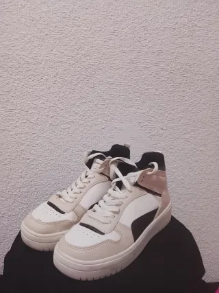 Zapatillas blancas Zapatilla tipo botín