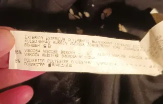 Falda Zara negra con estampado