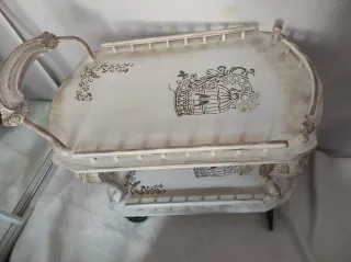 Camarera auxiliar vintage blanco roto y marrón