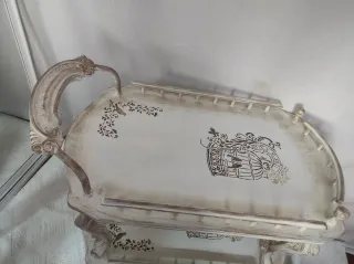 Camarera auxiliar vintage blanco roto y marrón