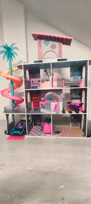 Casa LOL Surprise con tobogán y coche