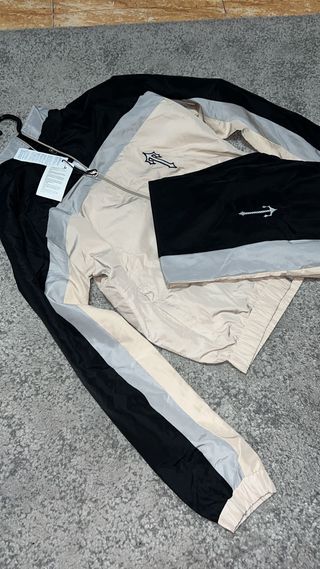 Chándal Beige y Negro