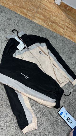 Chándal Beige y Negro