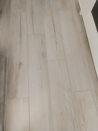 Azulejo porcelánico imitación madera