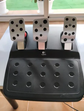 Volante Logitech G27 play station  y pc