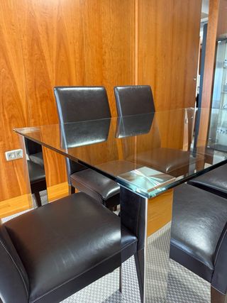 Mesa de comedor de cristal y 6 Sillas polipiel