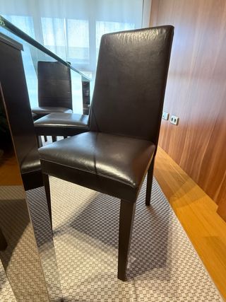 Mesa de comedor de cristal y 6 Sillas polipiel