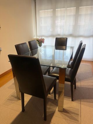 Mesa de comedor de cristal y 6 Sillas polipiel