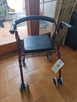 Andador con asiento y cesta nuevo a estrenar