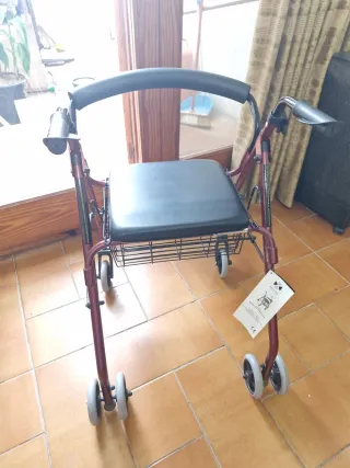 Andador con asiento y cesta nuevo a estrenar