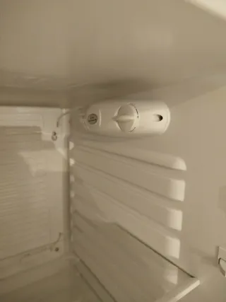 Nevera a 220, Medio cuerpo, tamaño caravana