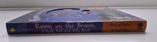 Room on the Broom, en inglés