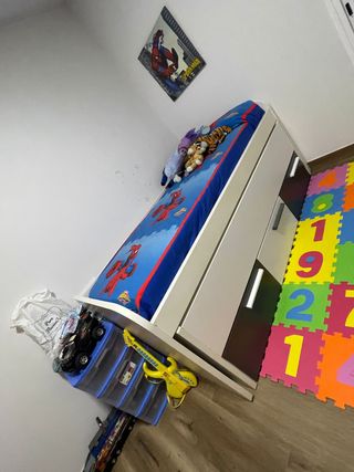 Cama nido blanca y gris