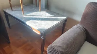 Mesa auxiliar mármol y madera