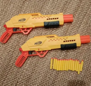 2 Pistolas Nerf.