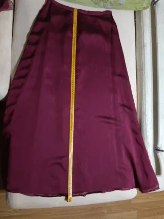 Traje de fiesta burdeos