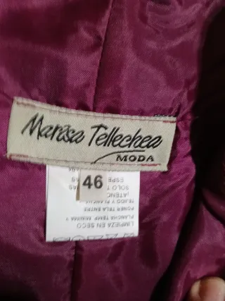 Traje de fiesta burdeos