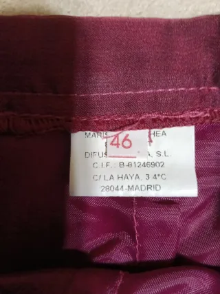 Traje de fiesta burdeos