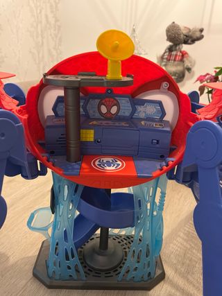 Aracnocuartel Spiderman y sus amigos