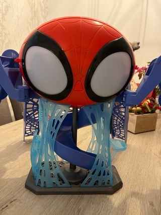 Aracnocuartel Spiderman y sus amigos