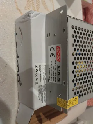 Fuente de Alimentación Metálica