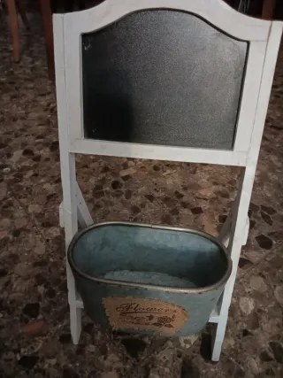 Estantería pizarra y macetero