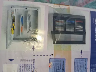 Armario multiusos blanco y transparente