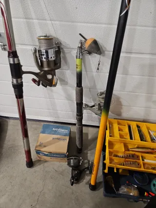 Kit pesca iniciación cañas y carretes