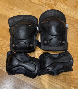 Patines en línea Oxelo, protecciones y bolsa.