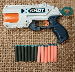 Pistola X Shot con 13 balas