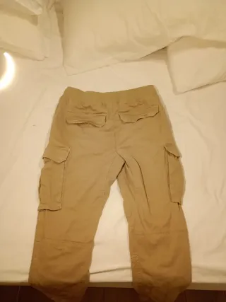 Pantalones cargo beige
