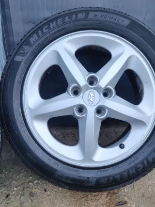 OJO!! 5 Llantas + Neumáticos Hyundai Sonata 225/50