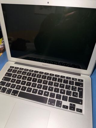 MacBook Air 2017 Plata 13” 256 GB + Magic Mouse