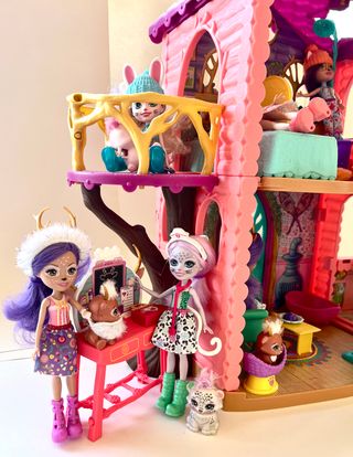 Casa Ciervo Enchantimals  8 Muñecas y sus mascotas