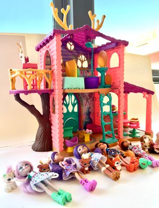 Casa Ciervo Enchantimals  8 Muñecas y sus mascotas