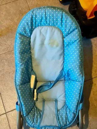 Mesa y silla infantil madera practicamente nueva