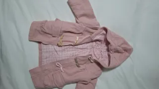 Abrigo marca prenatal rosa con capucha