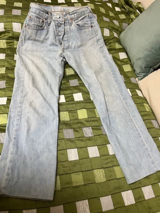 Pantalones Levi's Azules como nuevos.