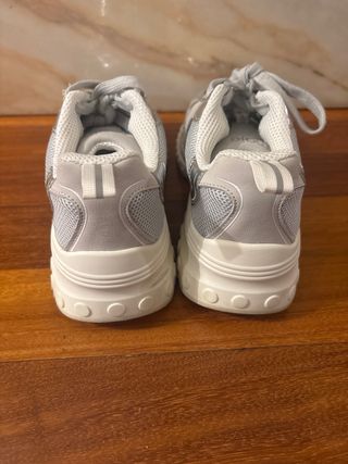 Playeras Maje grises y plateadas