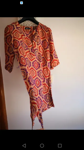 Blusón de estampado arabesco.