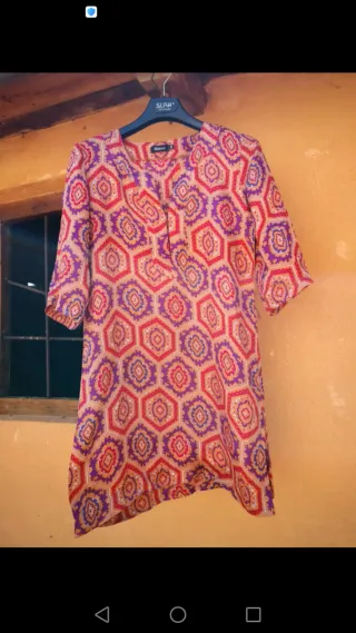 Blusón de estampado arabesco.