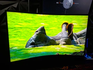 Monitor Samsung Neo G8 32" 4K 240Hz Curvo