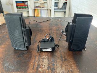 Altavoces estéreo acoplables para monitor/portátil