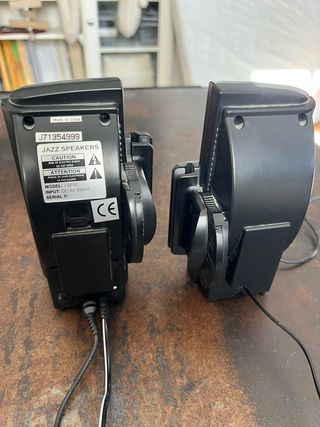 Altavoces estéreo acoplables para monitor/portátil