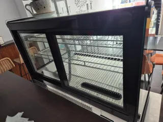 Vitrina expositora de pasteles