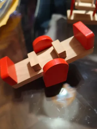 Juguetes de madera: columpio, balancín y coche