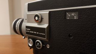 Cámara Canon Super 8 Auto Zoom 518 SV + funda