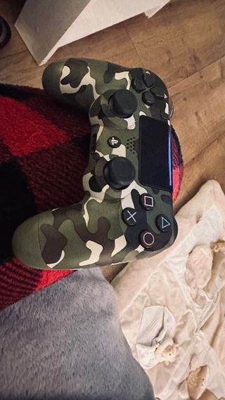 PS4 (PlayStation 4) Negra + Juegos y Mandos