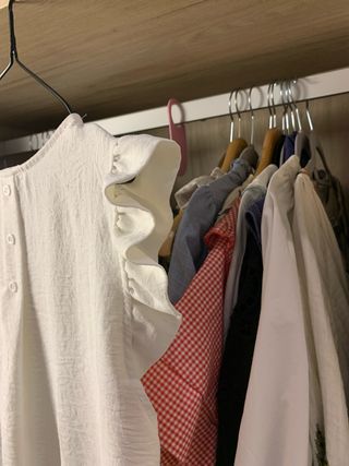 Blusa blanca con volantes