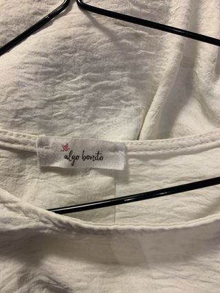 Blusa blanca con volantes